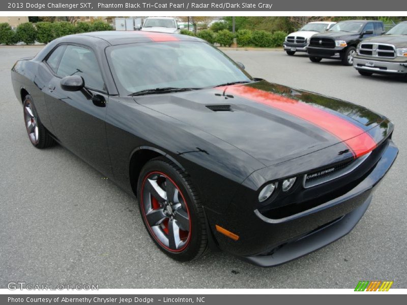 Front 3/4 View of 2013 Challenger SXT