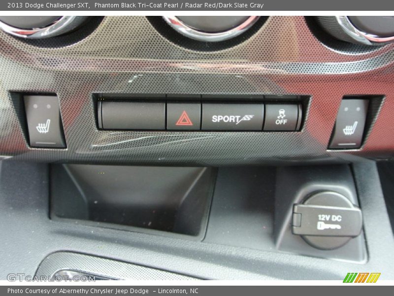 Phantom Black Tri-Coat Pearl / Radar Red/Dark Slate Gray 2013 Dodge Challenger SXT