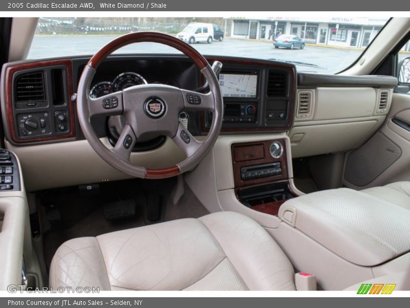  2005 Escalade AWD Shale Interior