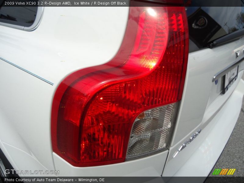 Ice White / R Design Off Black 2009 Volvo XC90 3.2 R-Design AWD
