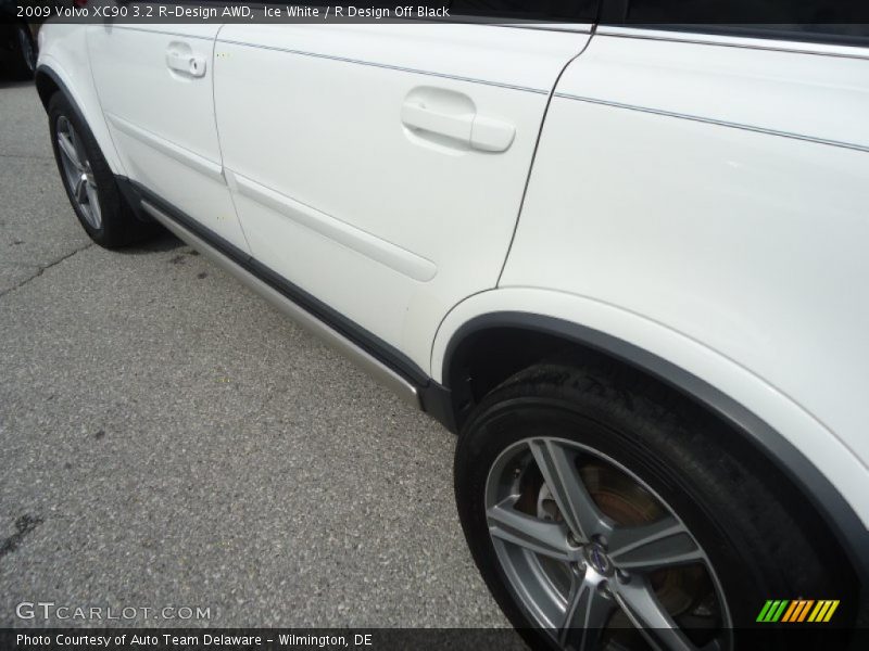 Ice White / R Design Off Black 2009 Volvo XC90 3.2 R-Design AWD