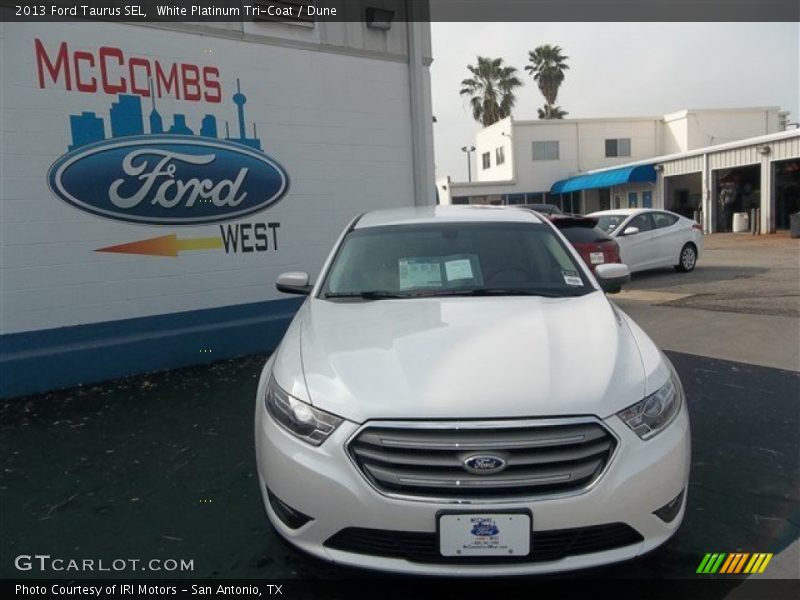 White Platinum Tri-Coat / Dune 2013 Ford Taurus SEL