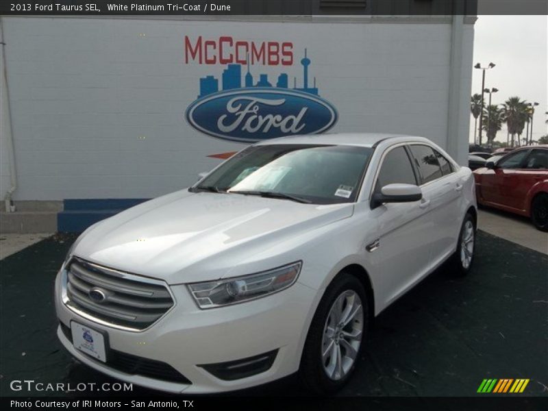 White Platinum Tri-Coat / Dune 2013 Ford Taurus SEL