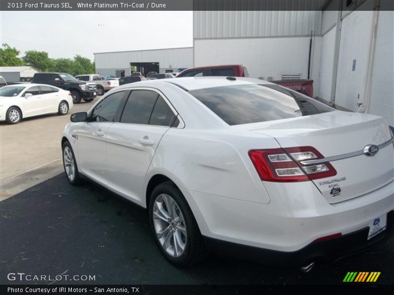 White Platinum Tri-Coat / Dune 2013 Ford Taurus SEL