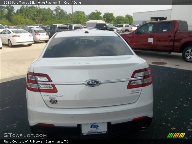 White Platinum Tri-Coat / Dune 2013 Ford Taurus SEL