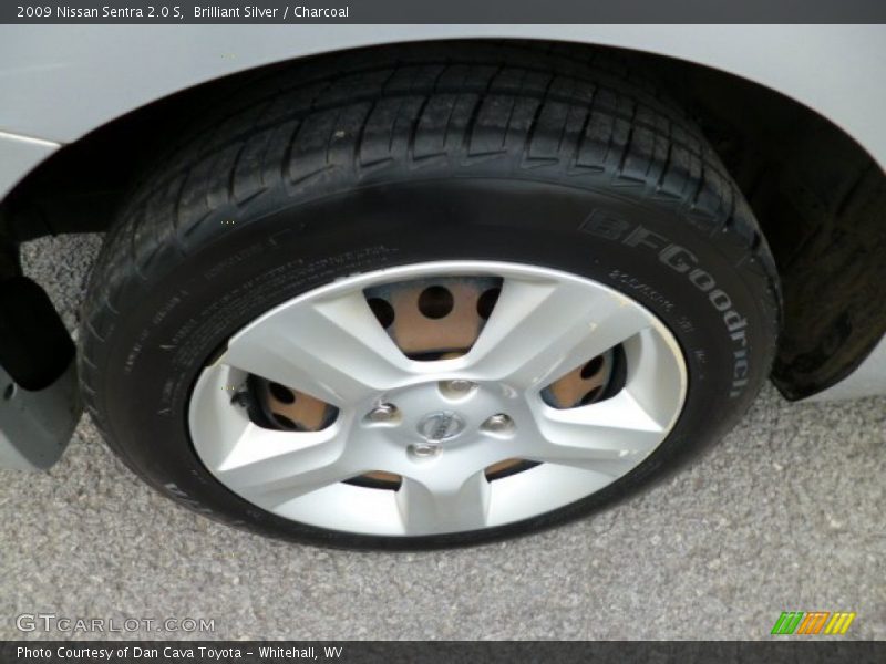 Brilliant Silver / Charcoal 2009 Nissan Sentra 2.0 S