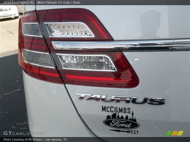 White Platinum Tri-Coat / Dune 2013 Ford Taurus SEL