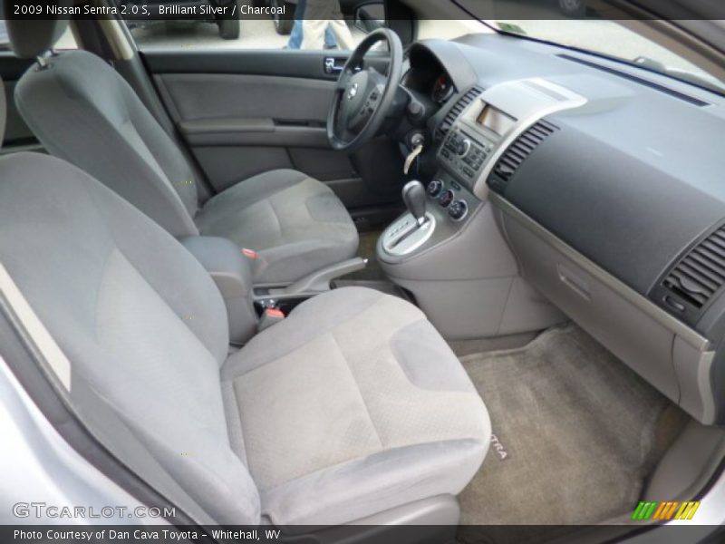 Brilliant Silver / Charcoal 2009 Nissan Sentra 2.0 S