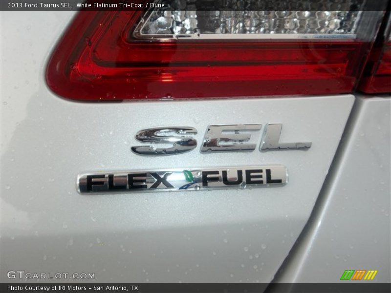 White Platinum Tri-Coat / Dune 2013 Ford Taurus SEL