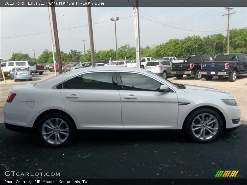 White Platinum Tri-Coat / Dune 2013 Ford Taurus SEL