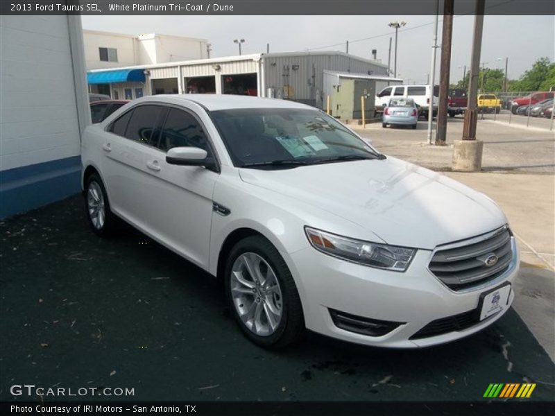 White Platinum Tri-Coat / Dune 2013 Ford Taurus SEL