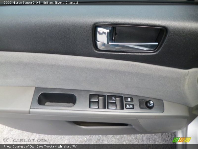 Brilliant Silver / Charcoal 2009 Nissan Sentra 2.0 S