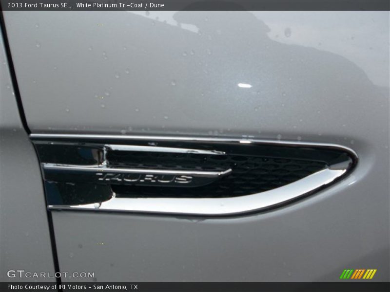 White Platinum Tri-Coat / Dune 2013 Ford Taurus SEL