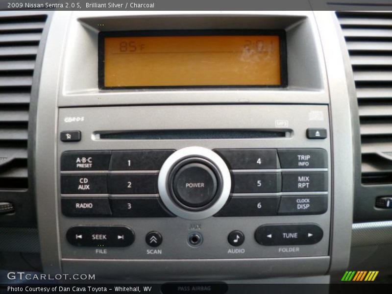 Brilliant Silver / Charcoal 2009 Nissan Sentra 2.0 S