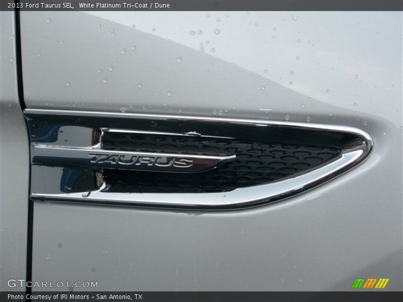 White Platinum Tri-Coat / Dune 2013 Ford Taurus SEL