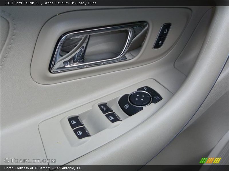 White Platinum Tri-Coat / Dune 2013 Ford Taurus SEL