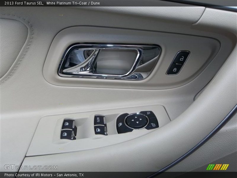White Platinum Tri-Coat / Dune 2013 Ford Taurus SEL