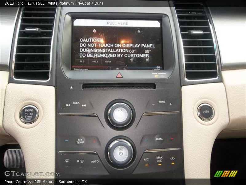 White Platinum Tri-Coat / Dune 2013 Ford Taurus SEL