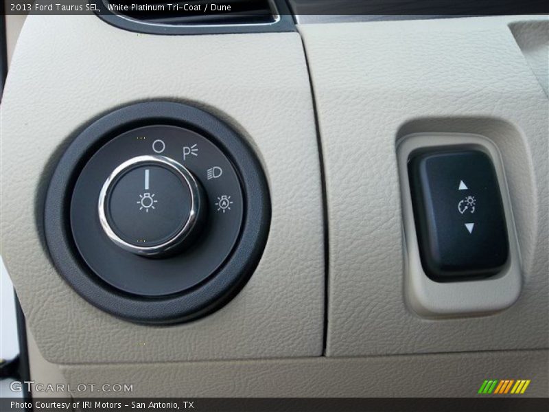 White Platinum Tri-Coat / Dune 2013 Ford Taurus SEL