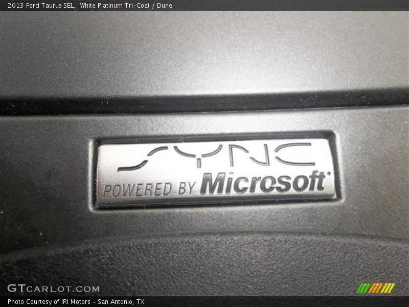 White Platinum Tri-Coat / Dune 2013 Ford Taurus SEL
