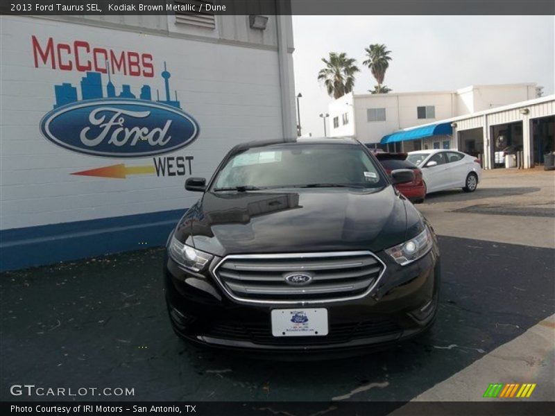 Kodiak Brown Metallic / Dune 2013 Ford Taurus SEL