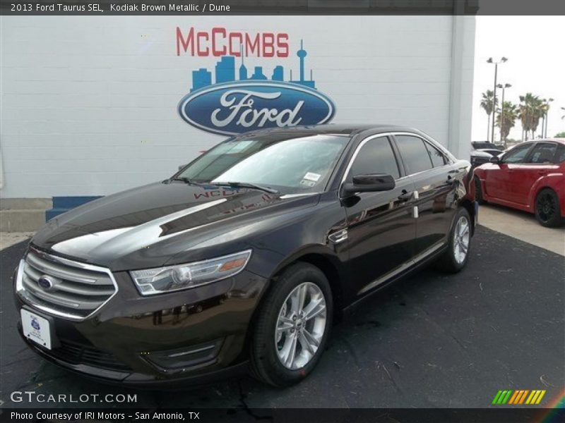 Kodiak Brown Metallic / Dune 2013 Ford Taurus SEL