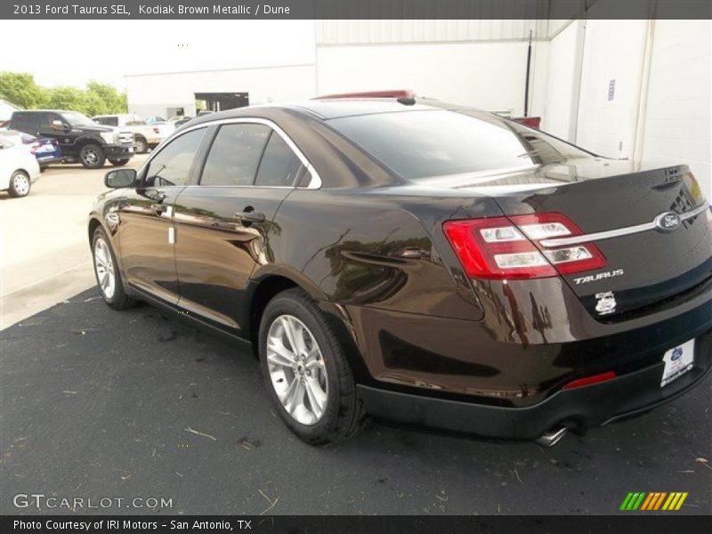 Kodiak Brown Metallic / Dune 2013 Ford Taurus SEL