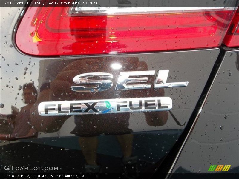 Kodiak Brown Metallic / Dune 2013 Ford Taurus SEL