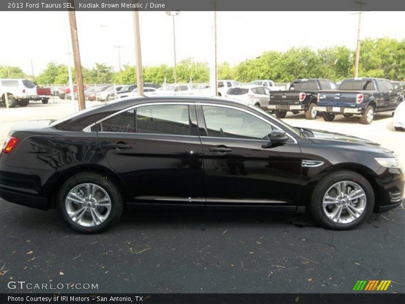 Kodiak Brown Metallic / Dune 2013 Ford Taurus SEL