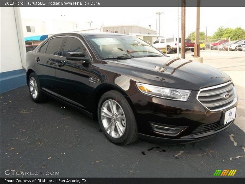 Kodiak Brown Metallic / Dune 2013 Ford Taurus SEL