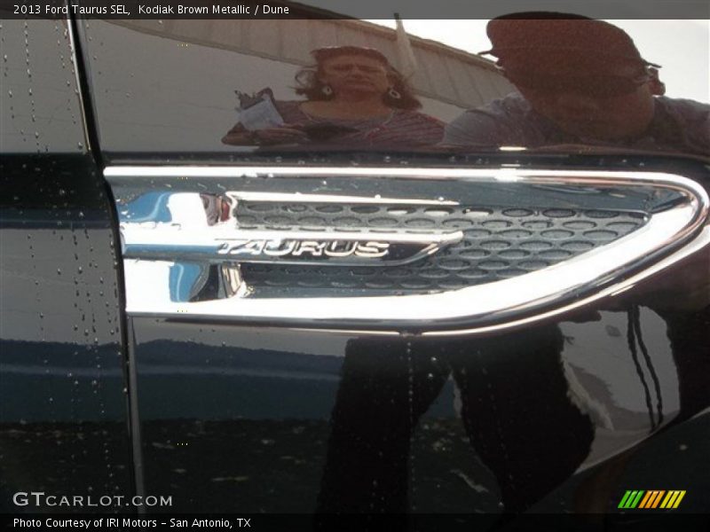 Kodiak Brown Metallic / Dune 2013 Ford Taurus SEL