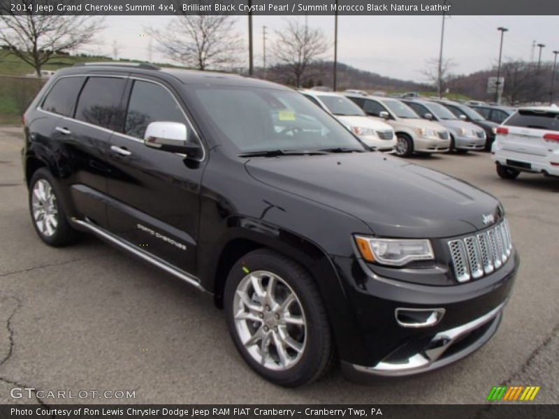 Front 3/4 View of 2014 Grand Cherokee Summit 4x4