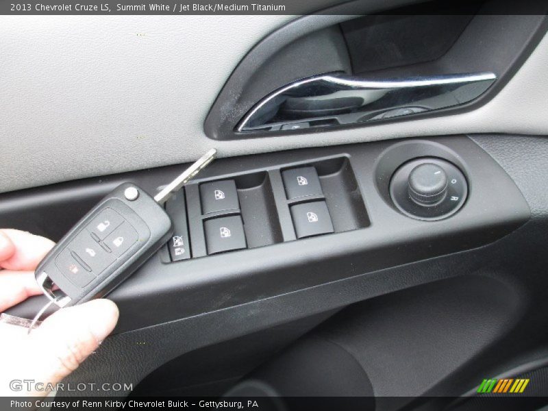 Summit White / Jet Black/Medium Titanium 2013 Chevrolet Cruze LS