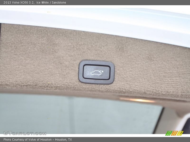 Ice White / Sandstone 2013 Volvo XC60 3.2