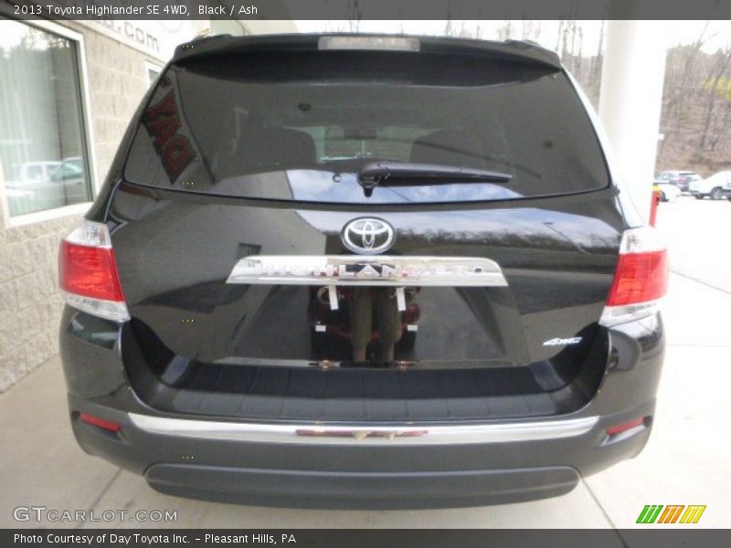 Black / Ash 2013 Toyota Highlander SE 4WD