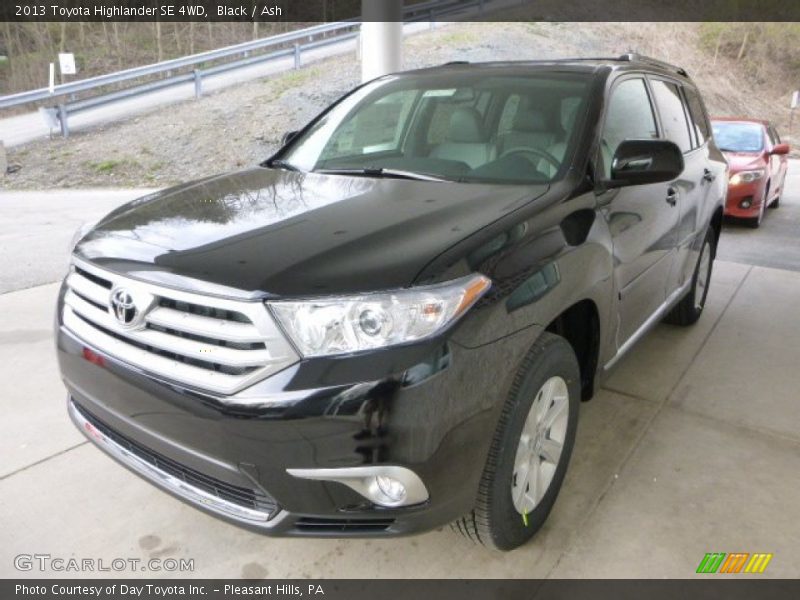 Black / Ash 2013 Toyota Highlander SE 4WD