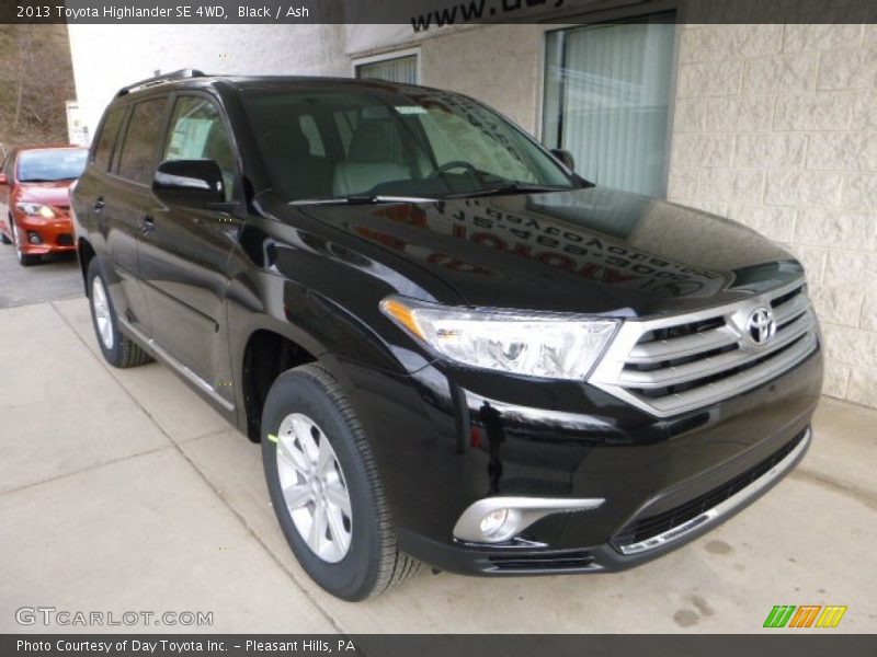 Black / Ash 2013 Toyota Highlander SE 4WD