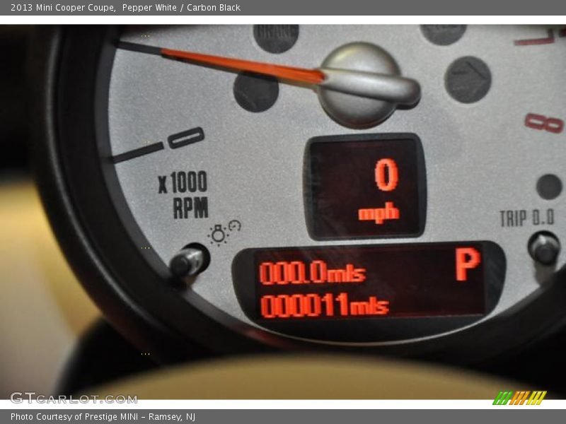 Pepper White / Carbon Black 2013 Mini Cooper Coupe