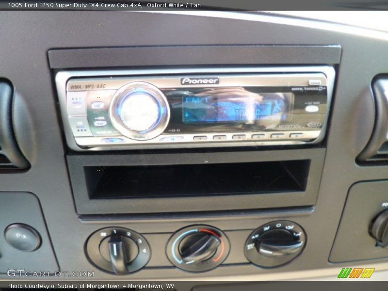 Oxford White / Tan 2005 Ford F250 Super Duty FX4 Crew Cab 4x4