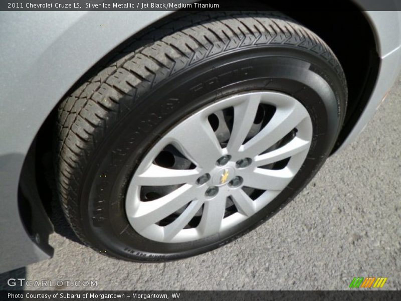 Silver Ice Metallic / Jet Black/Medium Titanium 2011 Chevrolet Cruze LS