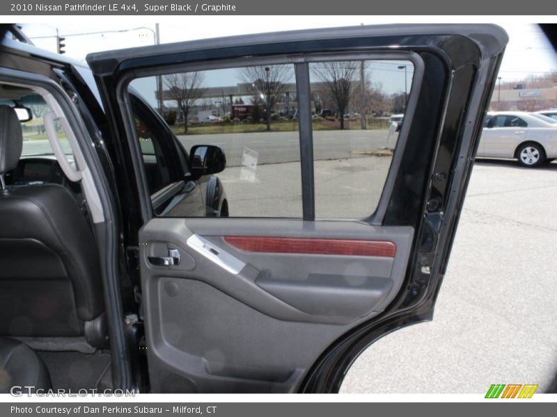 Super Black / Graphite 2010 Nissan Pathfinder LE 4x4