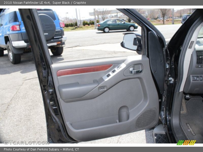 Super Black / Graphite 2010 Nissan Pathfinder LE 4x4