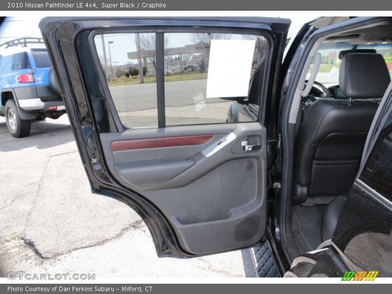 Super Black / Graphite 2010 Nissan Pathfinder LE 4x4