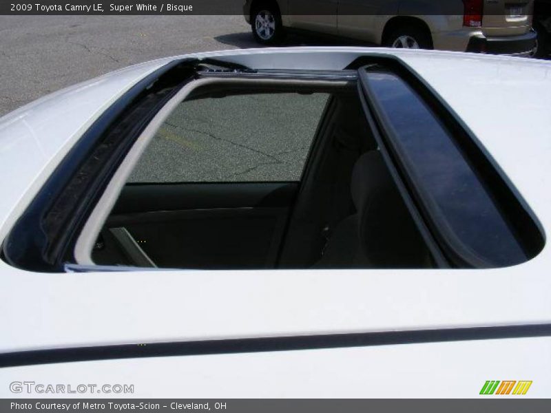 Super White / Bisque 2009 Toyota Camry LE