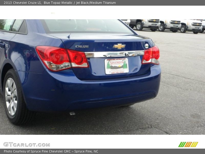 Blue Topaz Metallic / Jet Black/Medium Titanium 2013 Chevrolet Cruze LS
