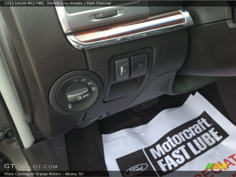 Sterling Grey Metallic / Dark Charcoal 2011 Lincoln MKZ FWD