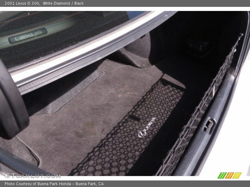 White Diamond / Black 2001 Lexus IS 300