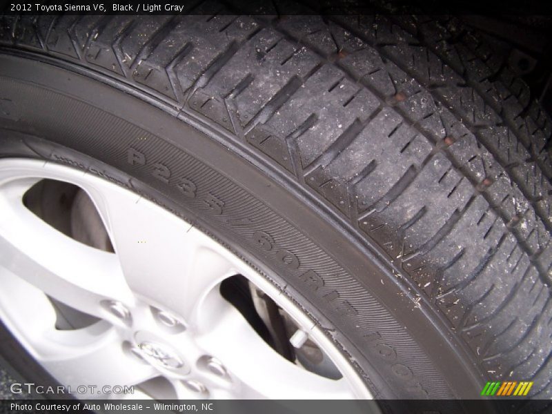 Black / Light Gray 2012 Toyota Sienna V6
