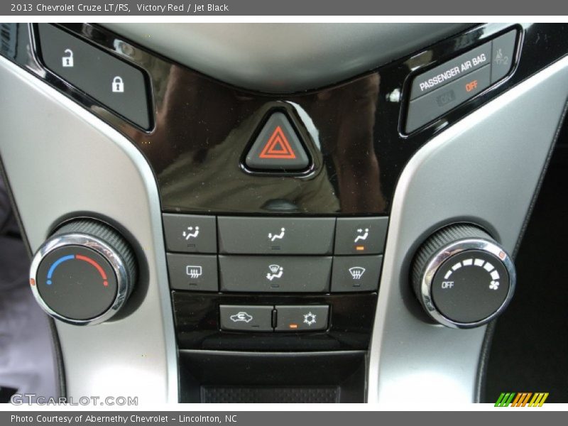 Victory Red / Jet Black 2013 Chevrolet Cruze LT/RS