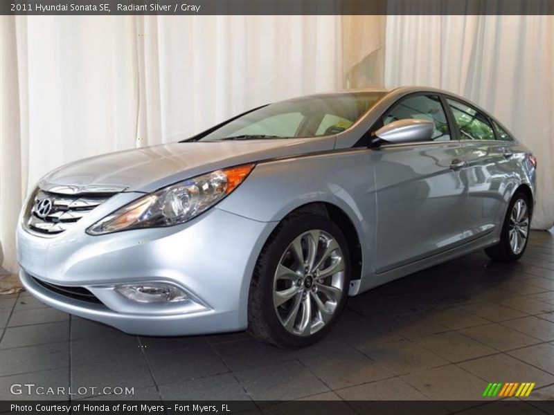 Radiant Silver / Gray 2011 Hyundai Sonata SE